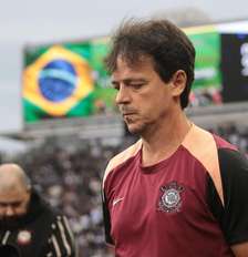 Diniz defende ‘convicção’ no Corinthians e garante: ‘Resultados não correspondem às performances’. Foto: Tiago Queiroz/Estadão / Estadão