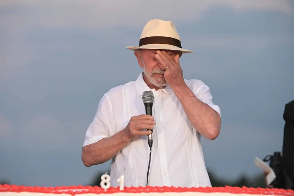 Apoiadores cantam parabéns para Lula e presidente agradece: “Gratidão” - destaque galeria