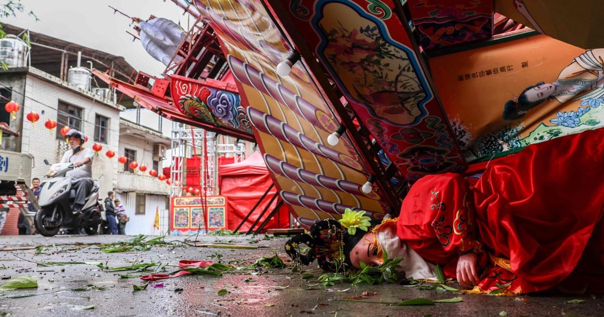 Semana em Imagens: O Tufão Champi atinge Keelung, distúrbios civis em Paris