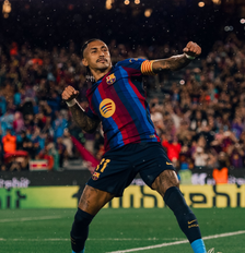 Raphinha, atacante do Barcelona, comemora gol no Campeonato Espanhol Foto: Reprodução/X/@FCBarcelona