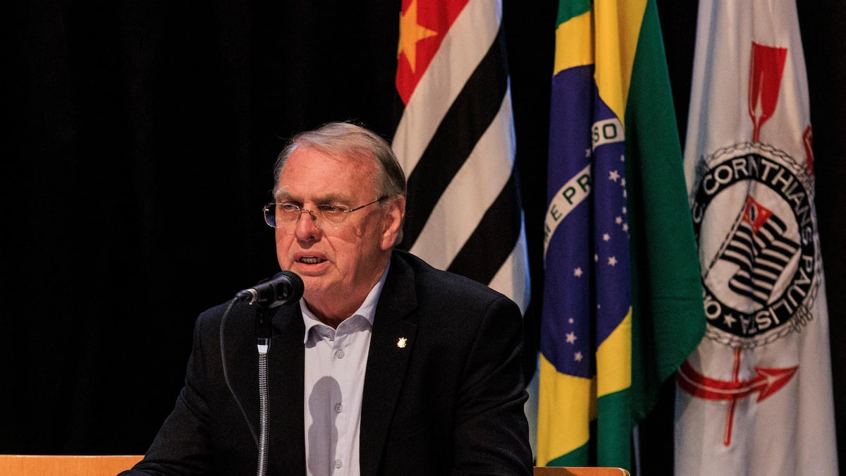 Stabile justifica salários atrasados no Corinthians e nega problemas com elenco
