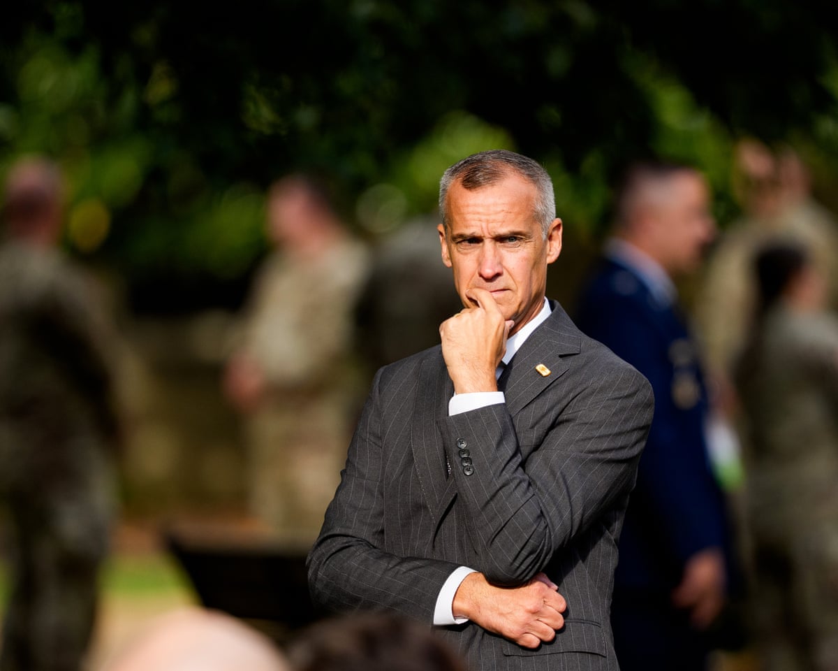 Departamento de Justiça abre investigação criminal contra Corey Lewandowski