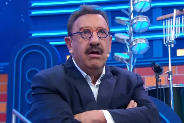 Ratinho se defende e tenta provar relação de Chico Buarque com Lei Rouanet