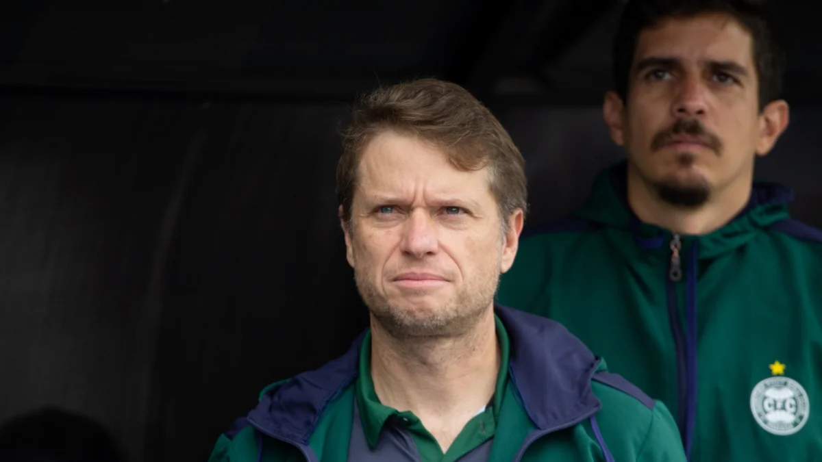 Fernando Seabra, do Coritiba, é o 20º técnico demitido no Brasileirão