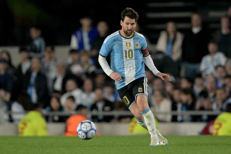 Imprensa internacional se derrete por Messi em despedida da Argentina: ‘O melhor até o último dia’