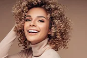 Cabelo áspero e difícil de cuidar? Médicas explicam o que é scab hair