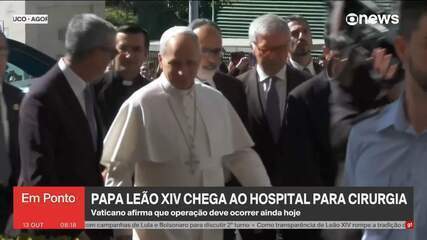 Papa Leão XIV chega ao hospital para cirurgia