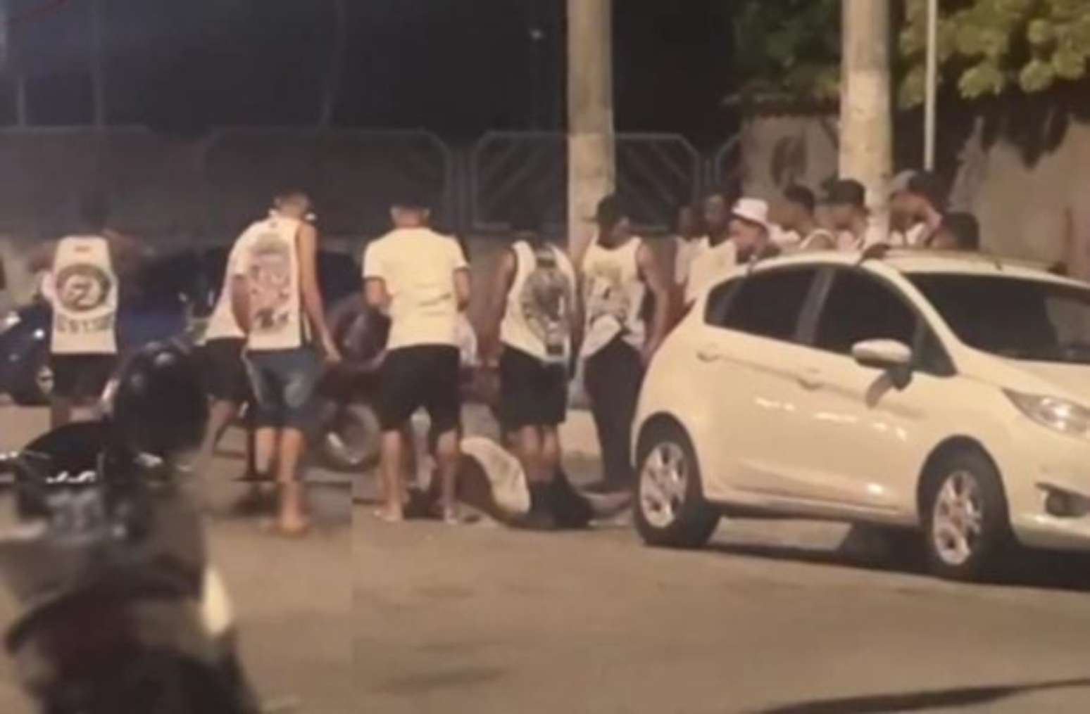 Advogado &eacute; espancado ap&oacute;s se recusar a retirar camisa de torcida organizada do Vasco &ndash;