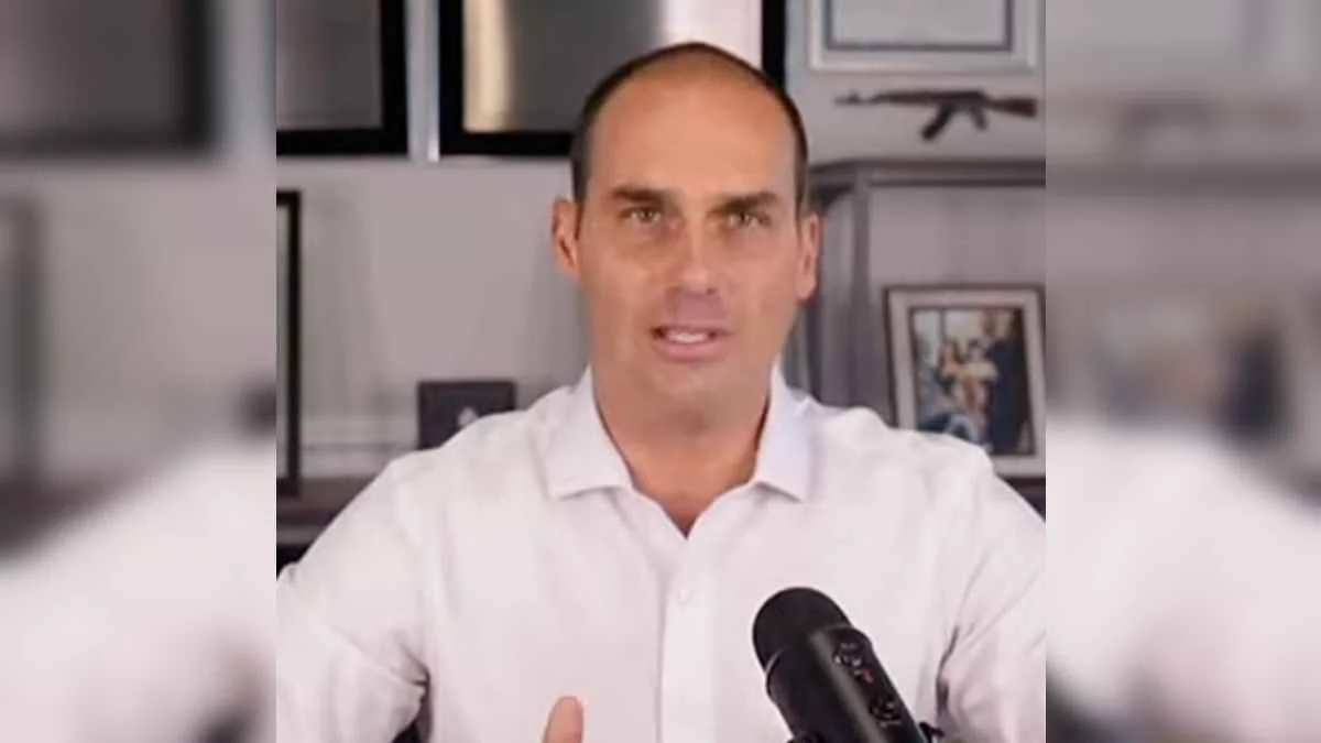 Eduardo ironiza suposta fuga de Flávio do Brasil: "Musk mandou foguete"