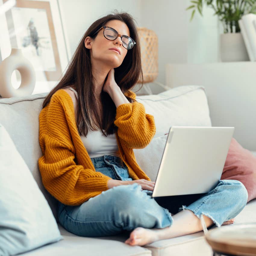 Pessoas que sempre falam sobre o quão ocupadas estão costumam usar 6 frases que na verdade fazem elas soarem incompetentes