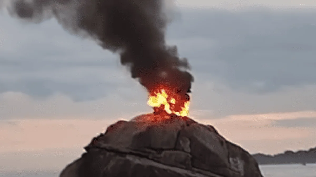 Estátua da Pedra da Feiticeira, no litoral de SP, é destruída por fogo