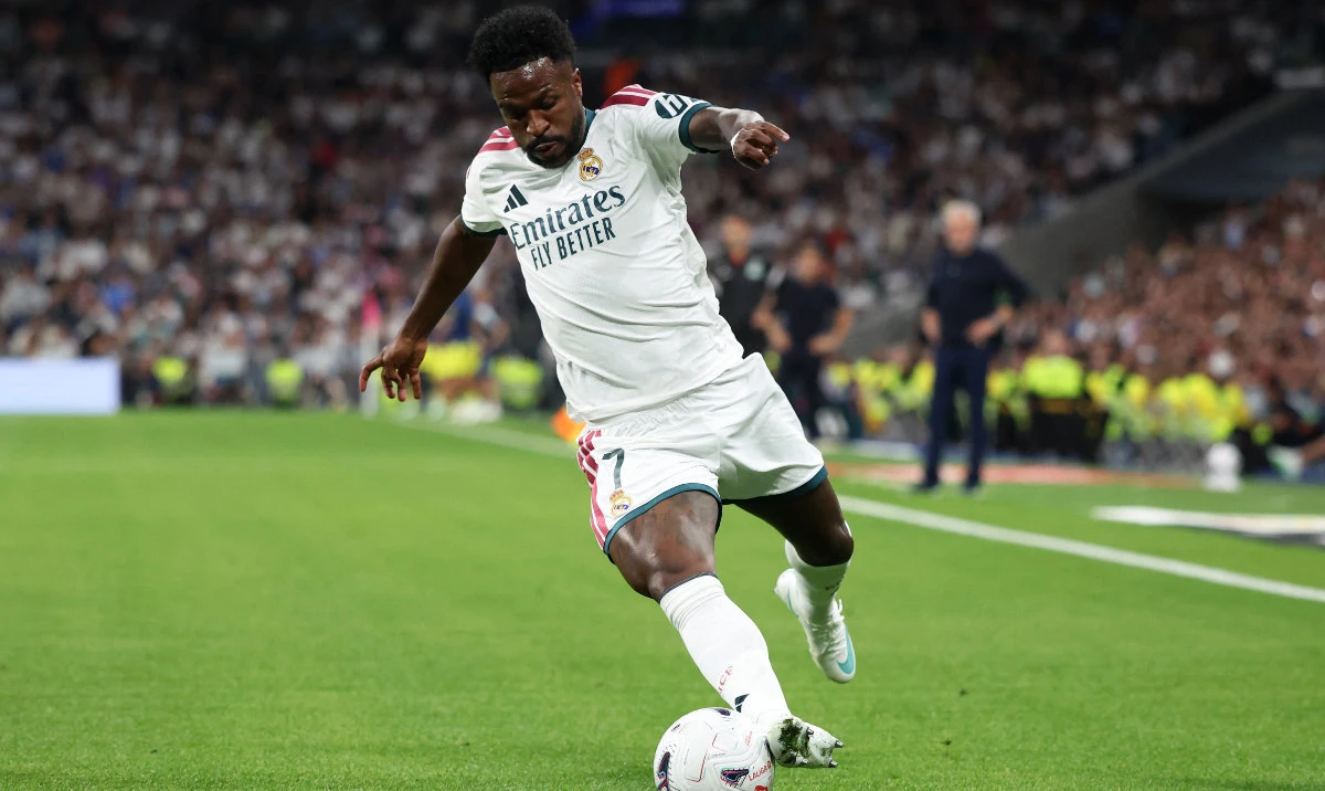 Real Madrid supera o Villarreal, Vinicius expulso por puxar cabelo